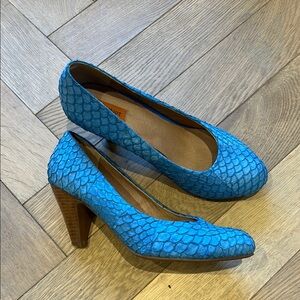 Blue Textured Women's Shoes